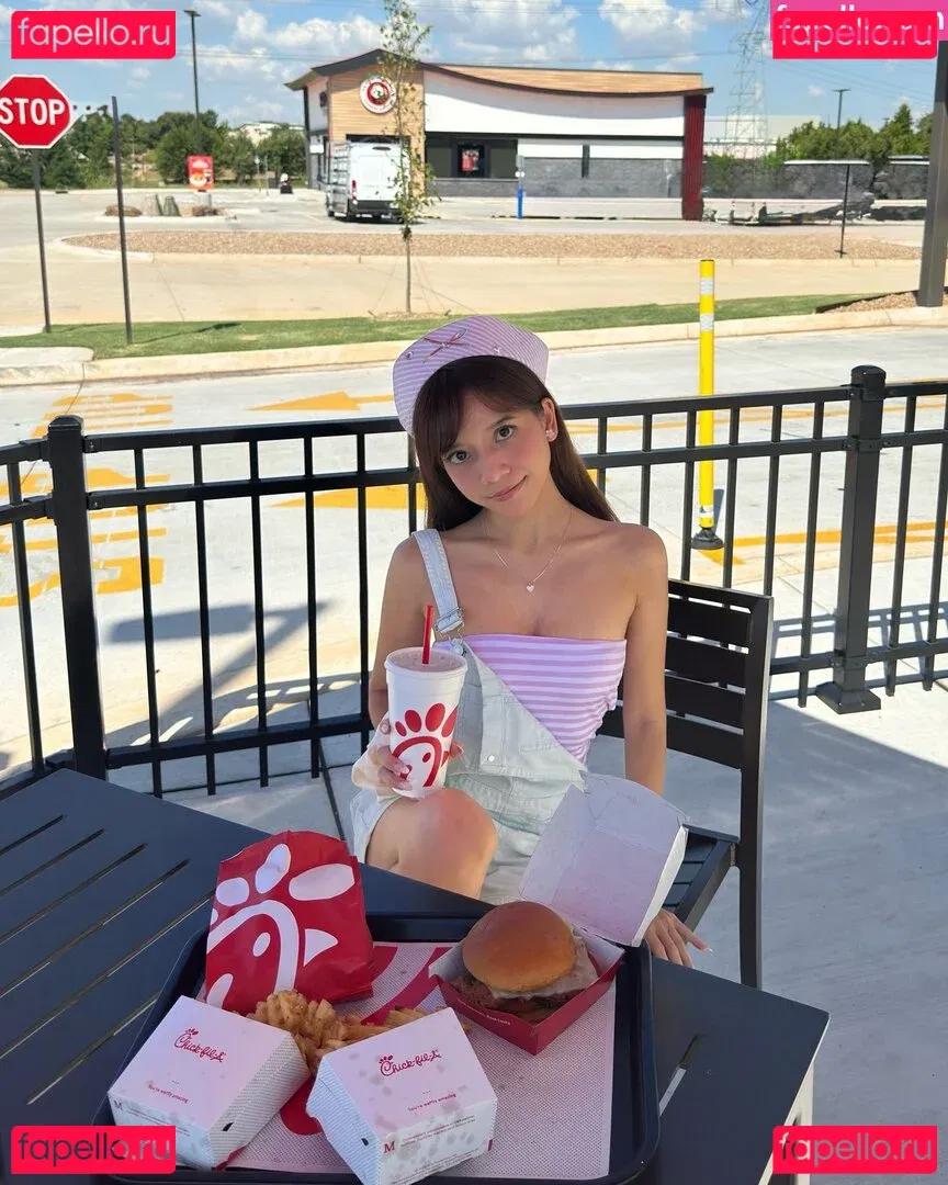 Eeeveenara Onlyfans Photo Gallery 