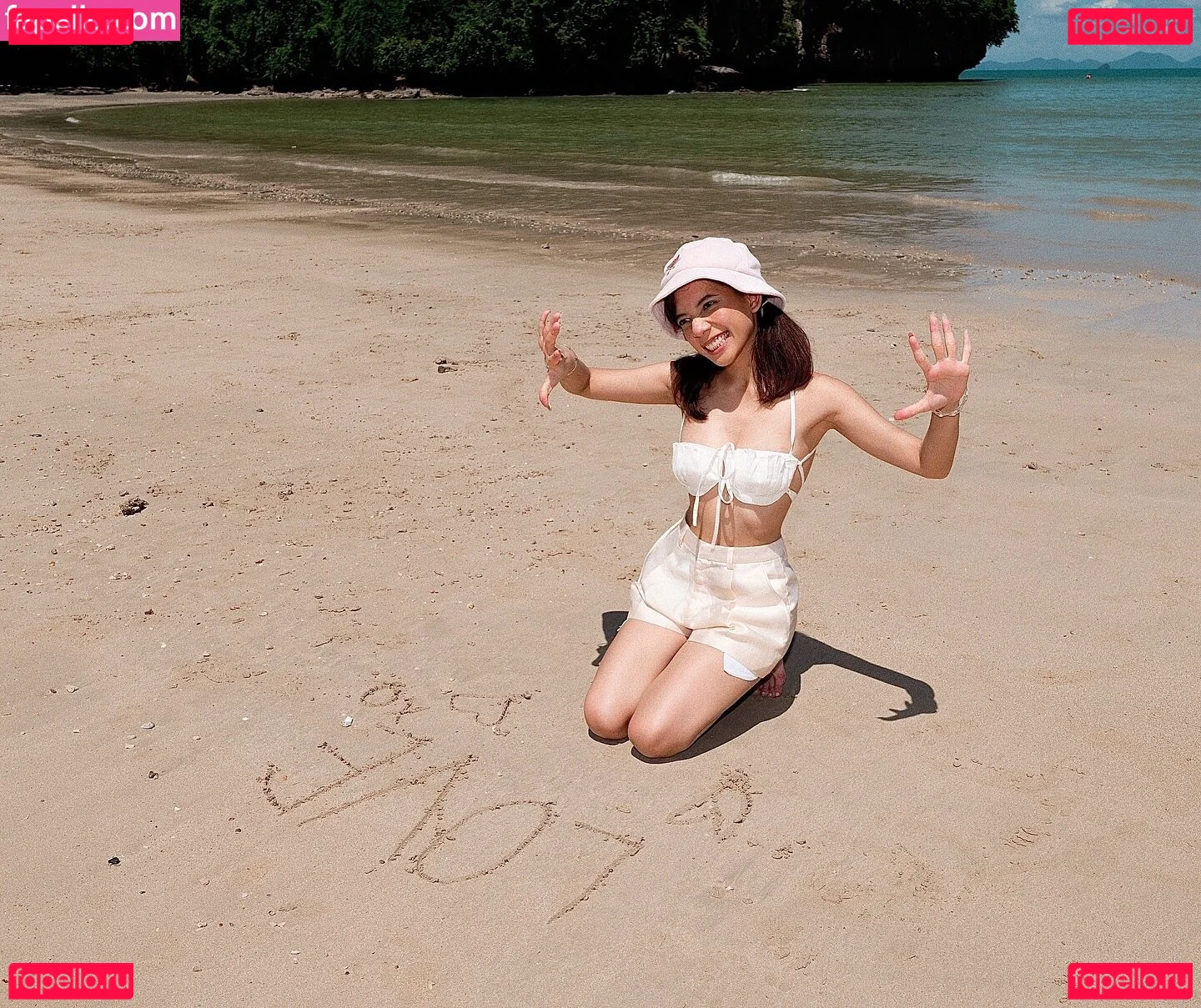 Eeeveenara Onlyfans Photo Gallery 