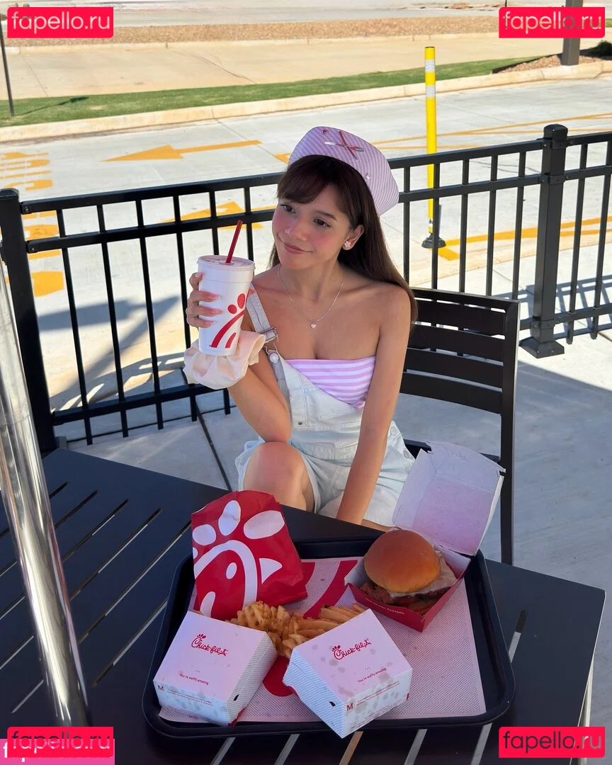 Eeeveenara Onlyfans Photo Gallery 