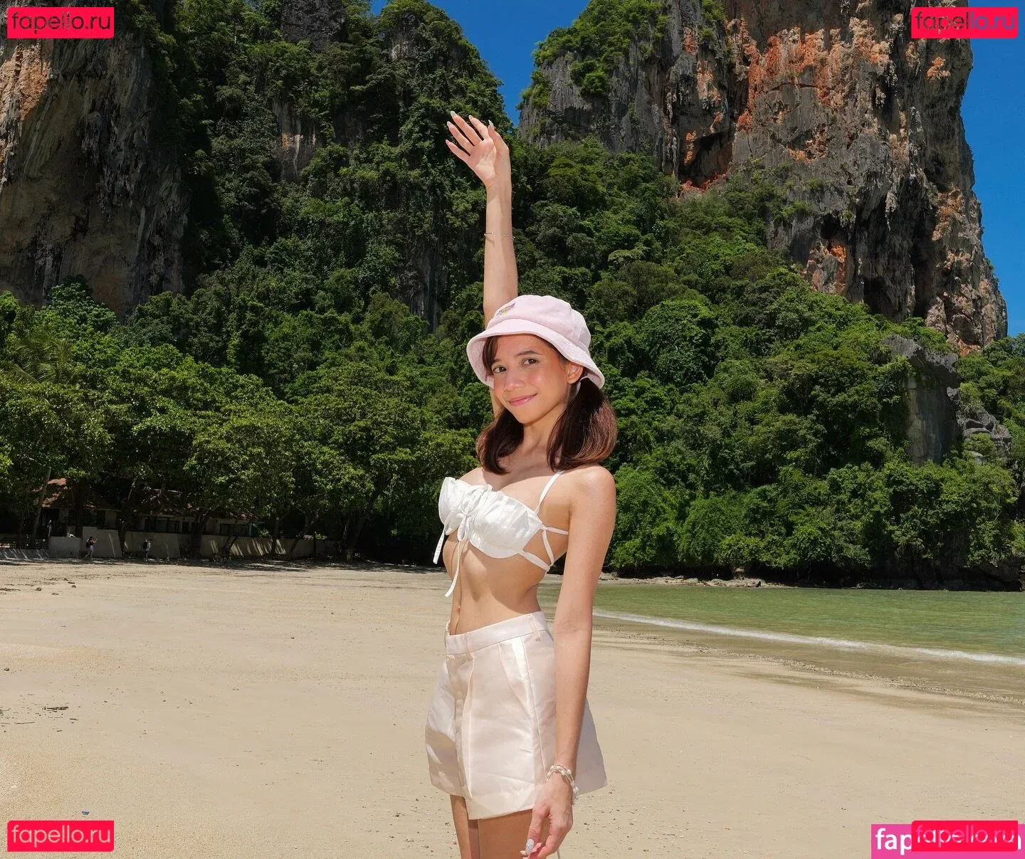 Eeeveenara Onlyfans Photo Gallery 