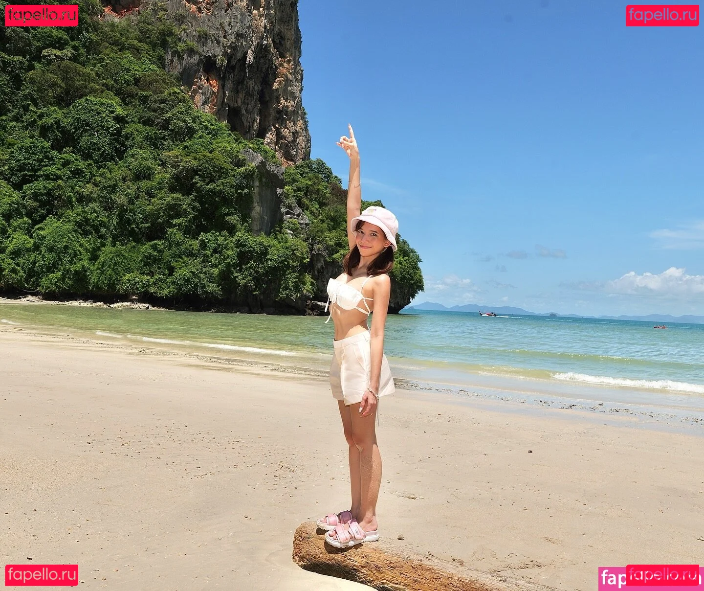 Eeeveenara Onlyfans Photo Gallery 