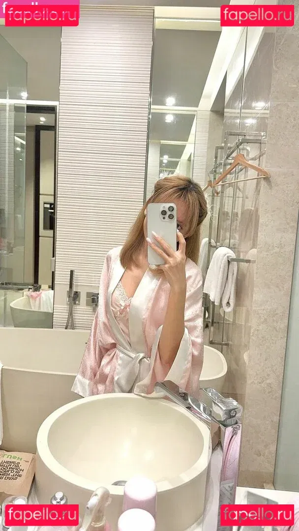 Eeeveenara Onlyfans Photo Gallery 