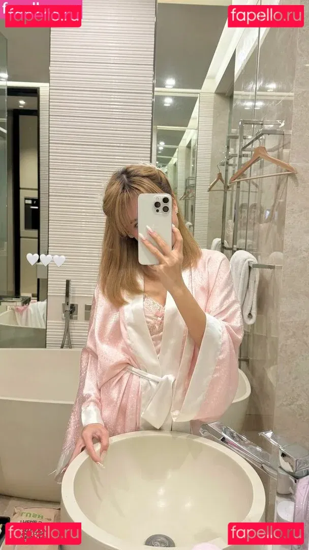 Eeeveenara Onlyfans Photo Gallery 