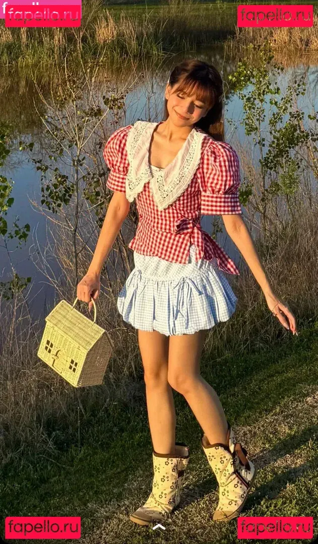 Eeeveenara Onlyfans Photo Gallery 