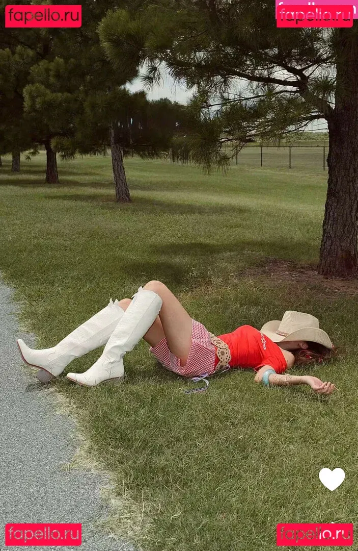 Eeeveenara Onlyfans Photo Gallery 