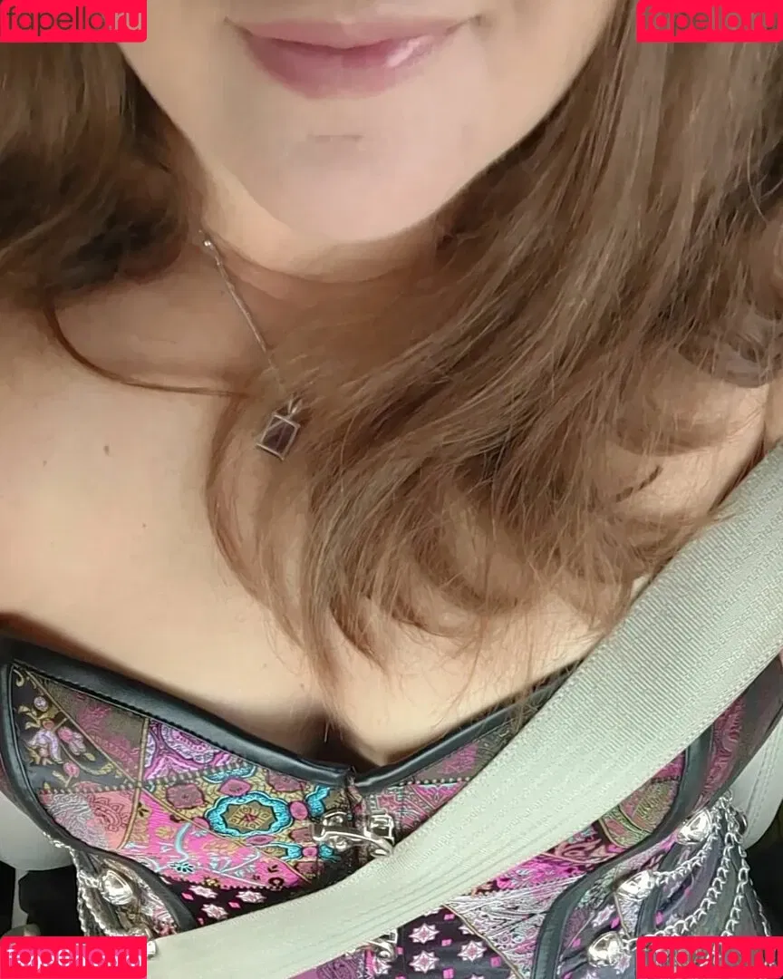Geekymom Jess Onlyfans Photo Gallery 