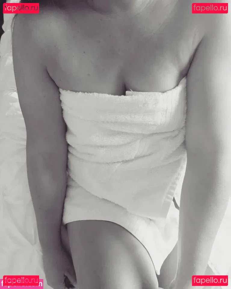 Geekymom Jess Onlyfans Photo Gallery 