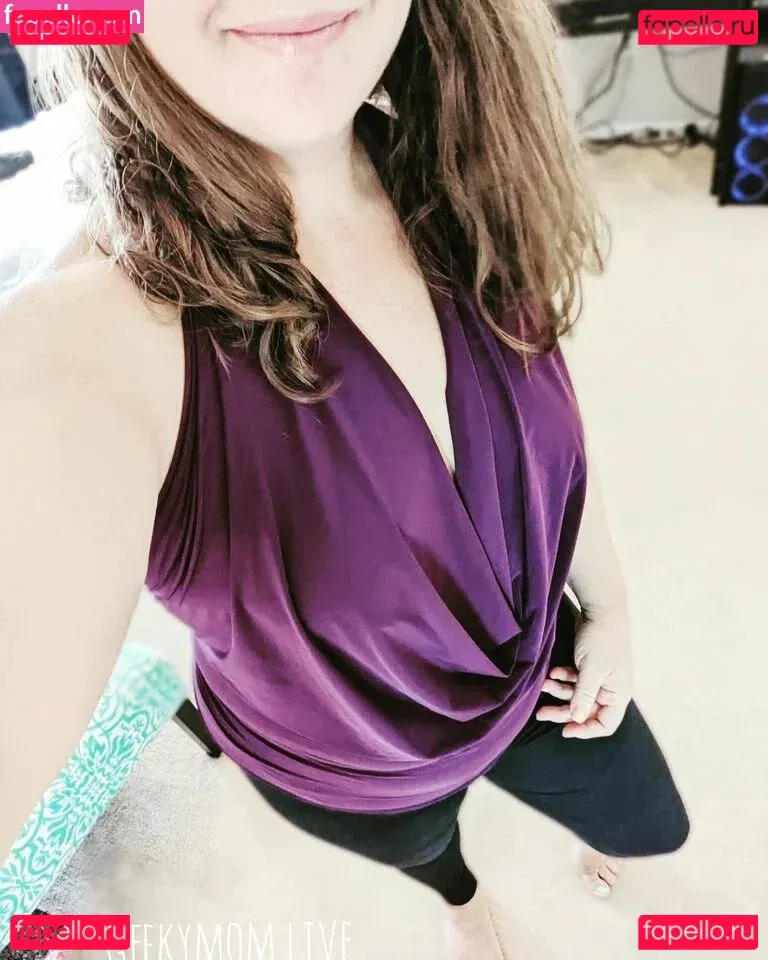 Geekymom Jess Onlyfans Photo Gallery 