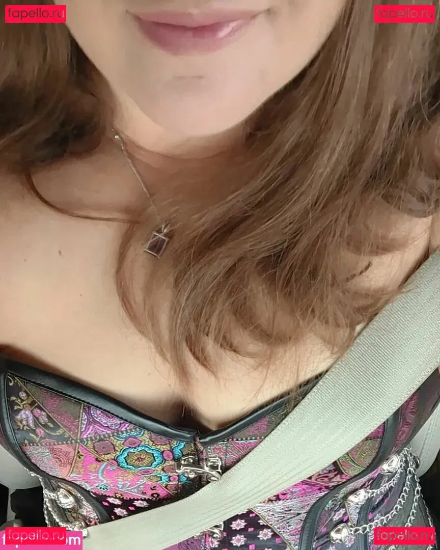 Geekymom Jess Onlyfans Photo Gallery 