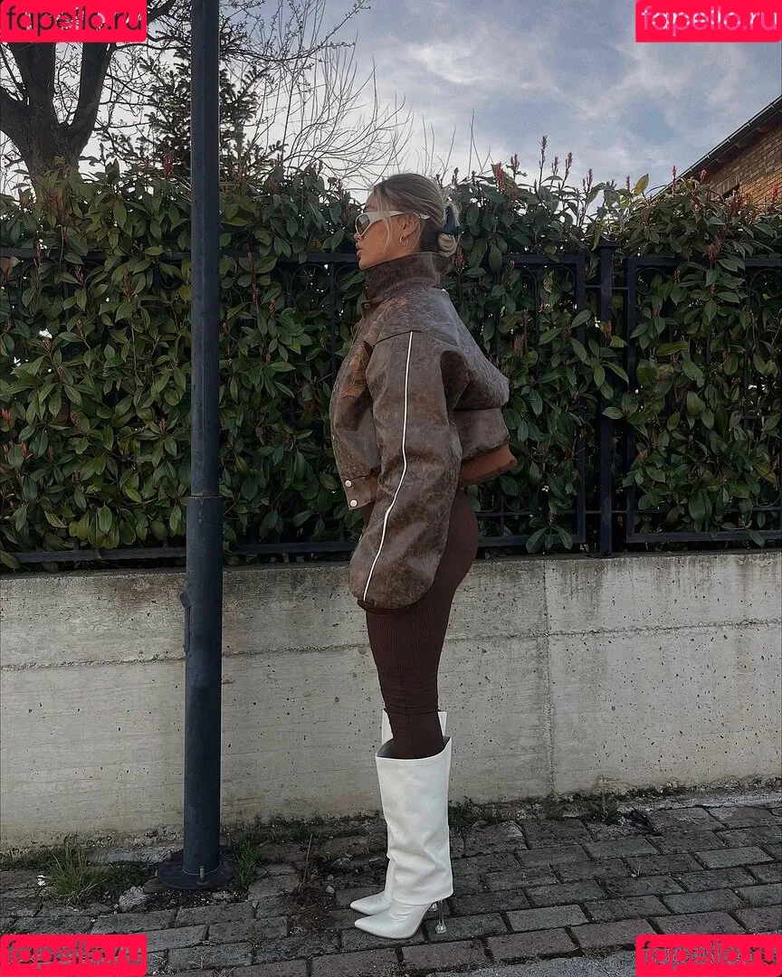 Uresa Zogu Onlyfans Photo Gallery 