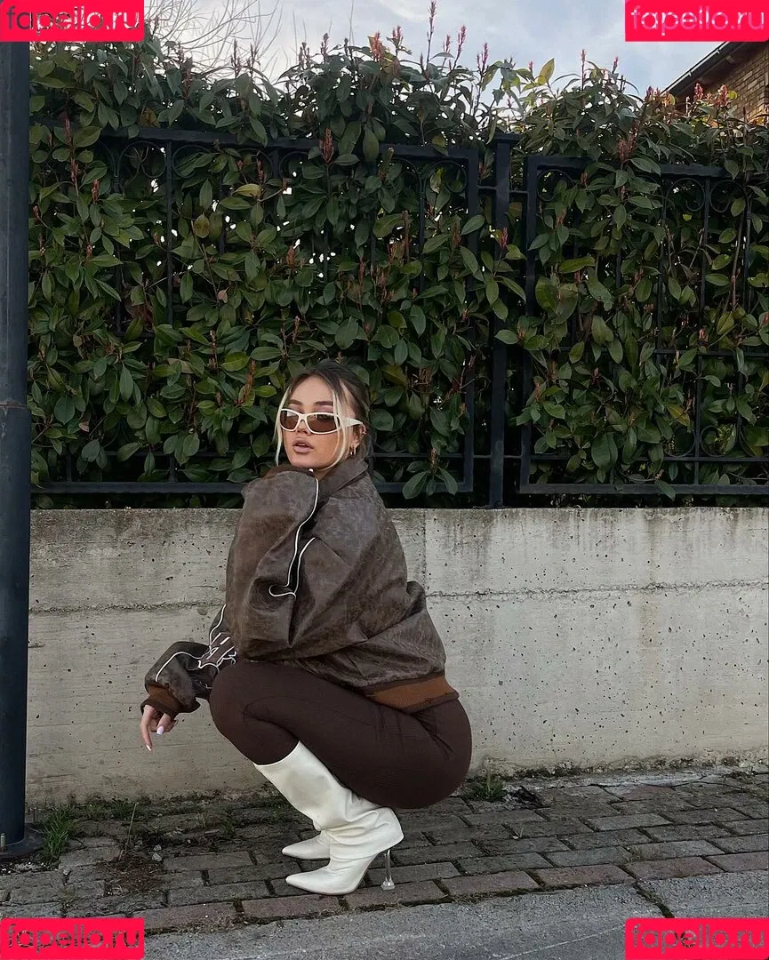 Uresa Zogu Onlyfans Photo Gallery 