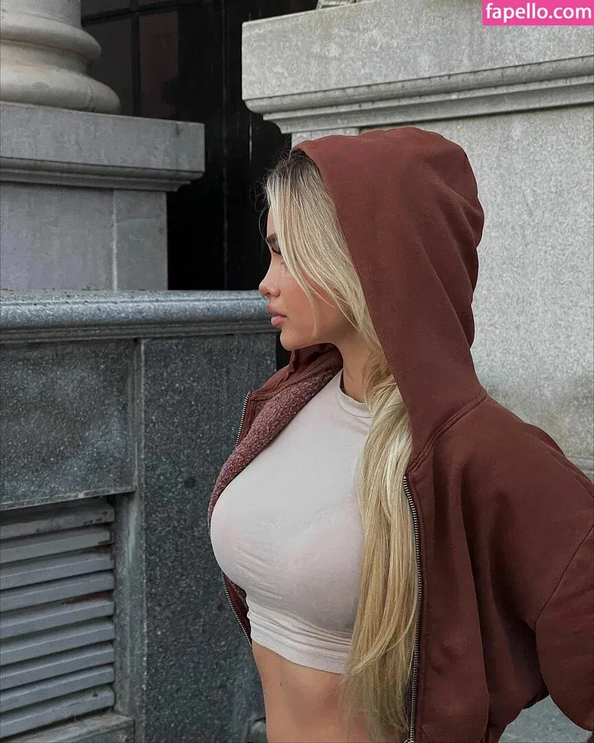 Uresa Zogu Onlyfans Photo Gallery 