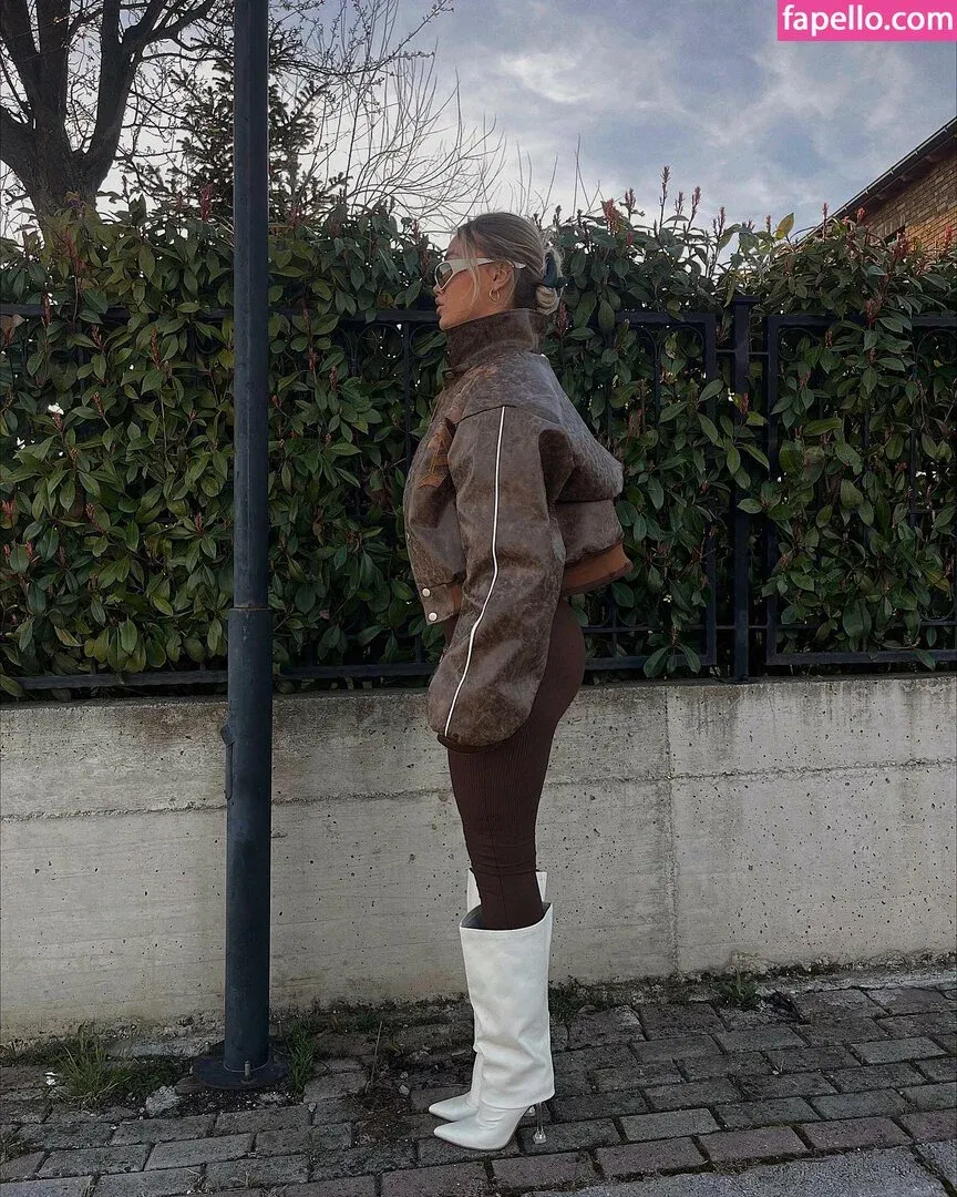 Uresa Zogu Onlyfans Photo Gallery 