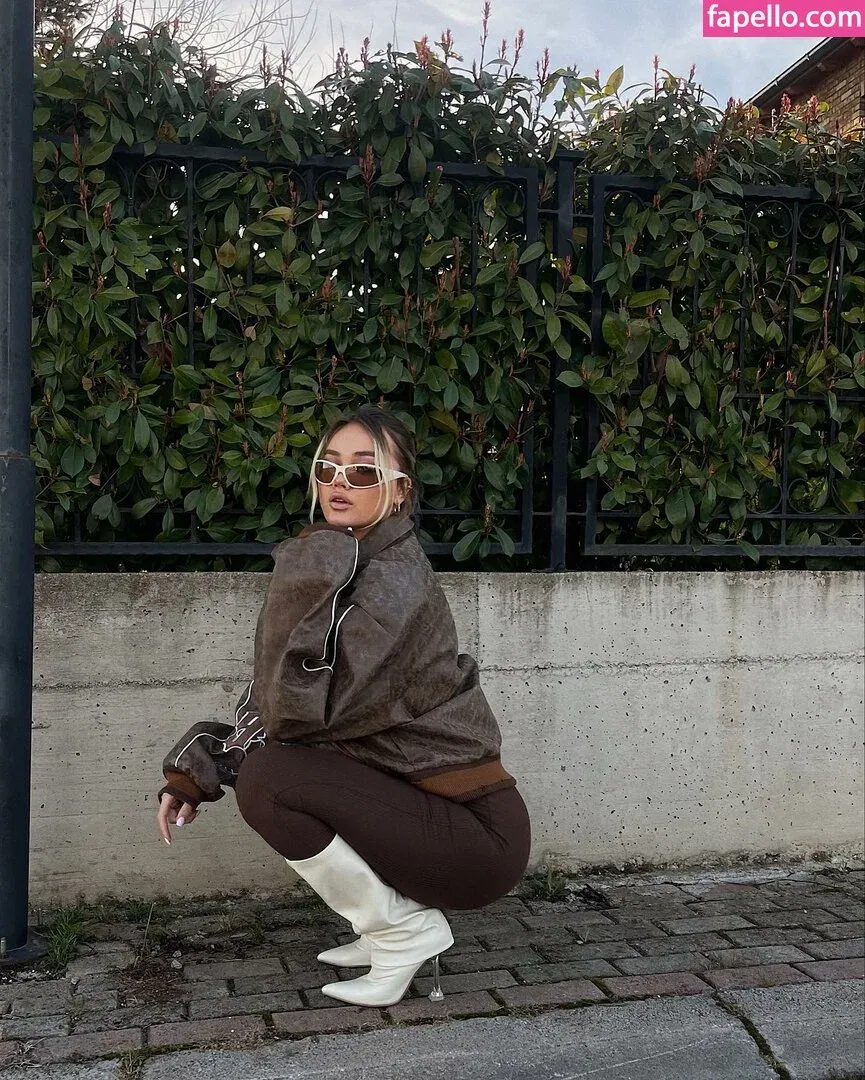 Uresa Zogu Onlyfans Photo Gallery 