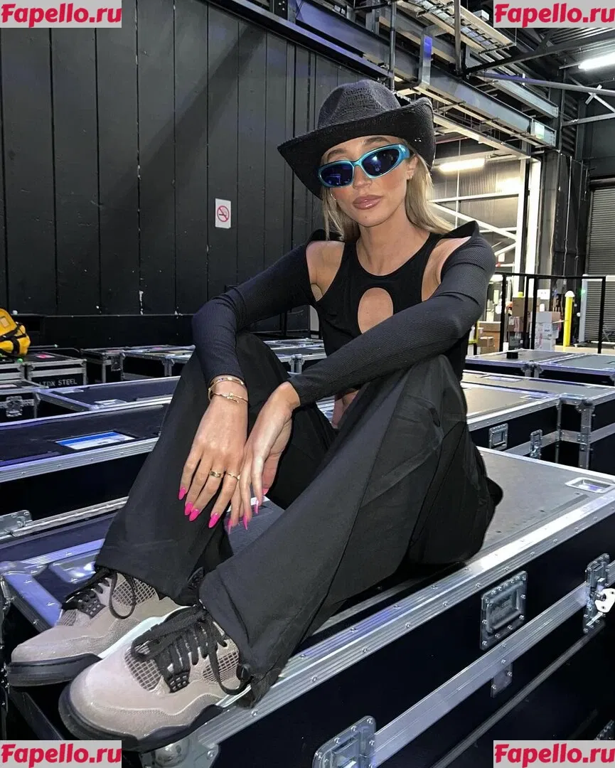 Megan McKenna Onlyfans Photo Gallery 