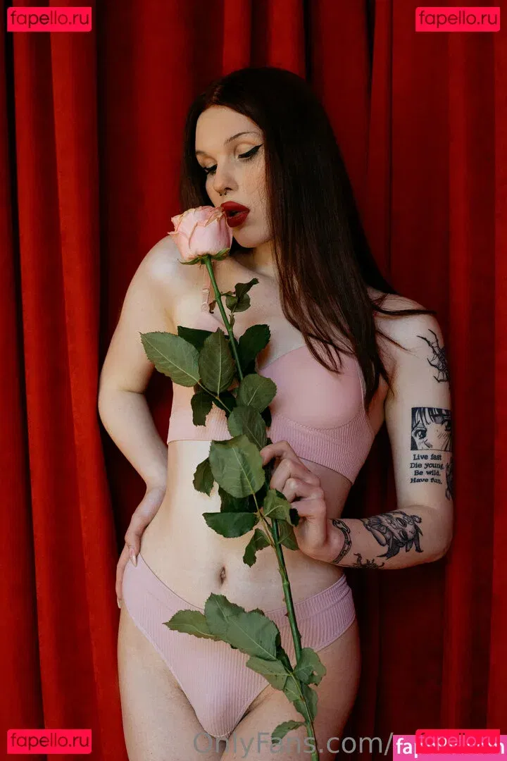 emmii_ts Onlyfans Photo Gallery 