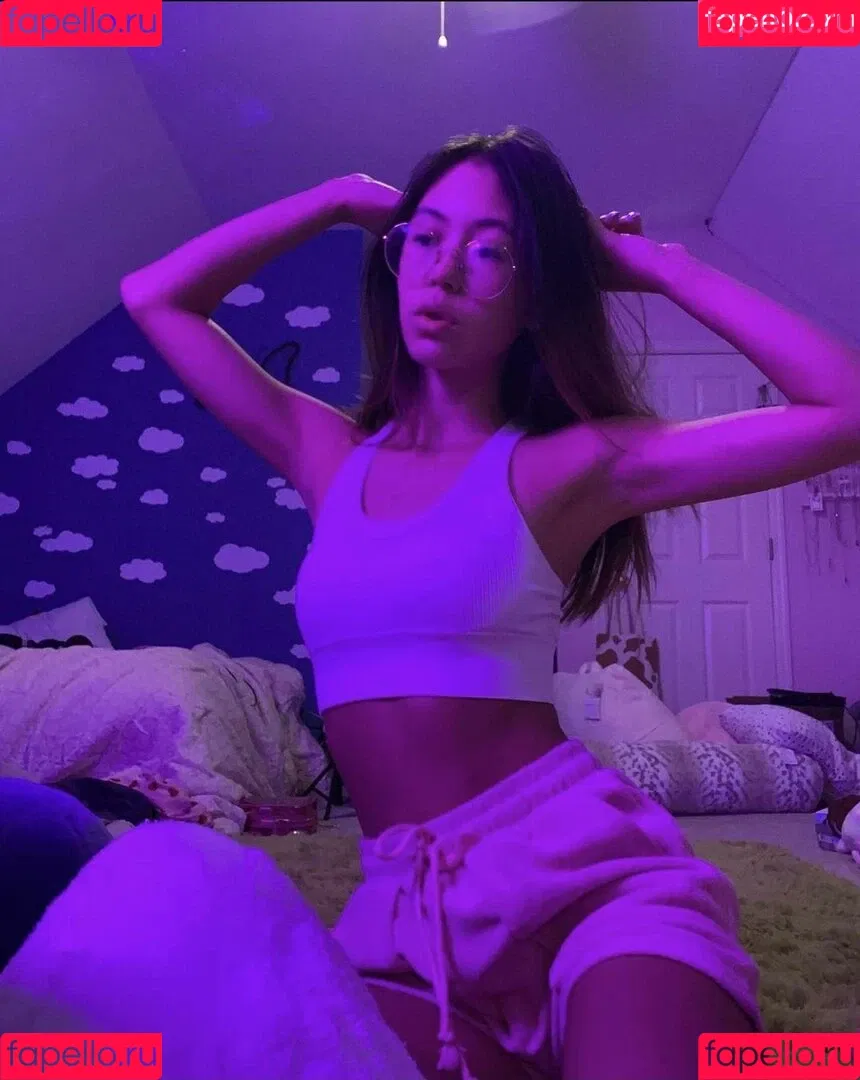 Tiptoe Tingles Onlyfans Photo Gallery 
