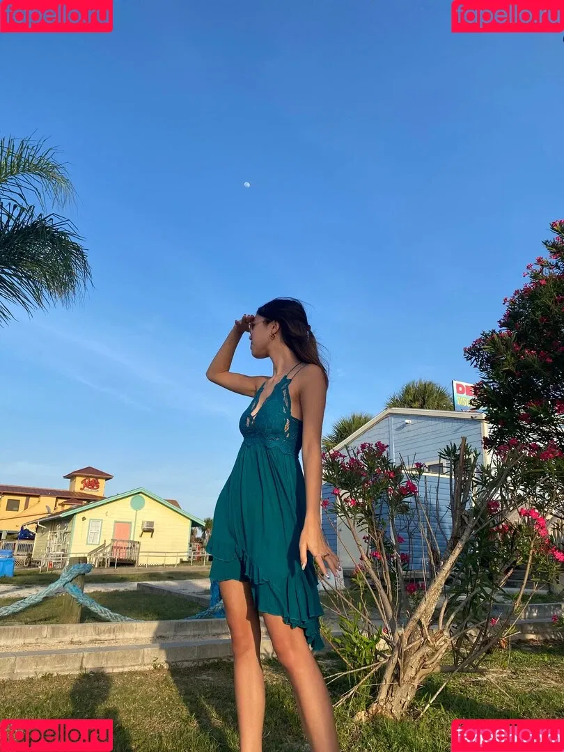 Tiptoe Tingles Onlyfans Photo Gallery 