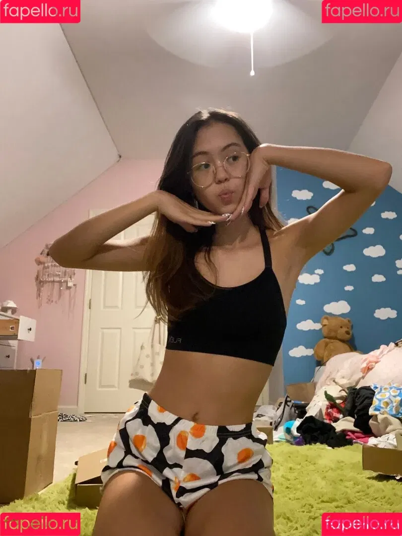 Tiptoe Tingles Onlyfans Photo Gallery 