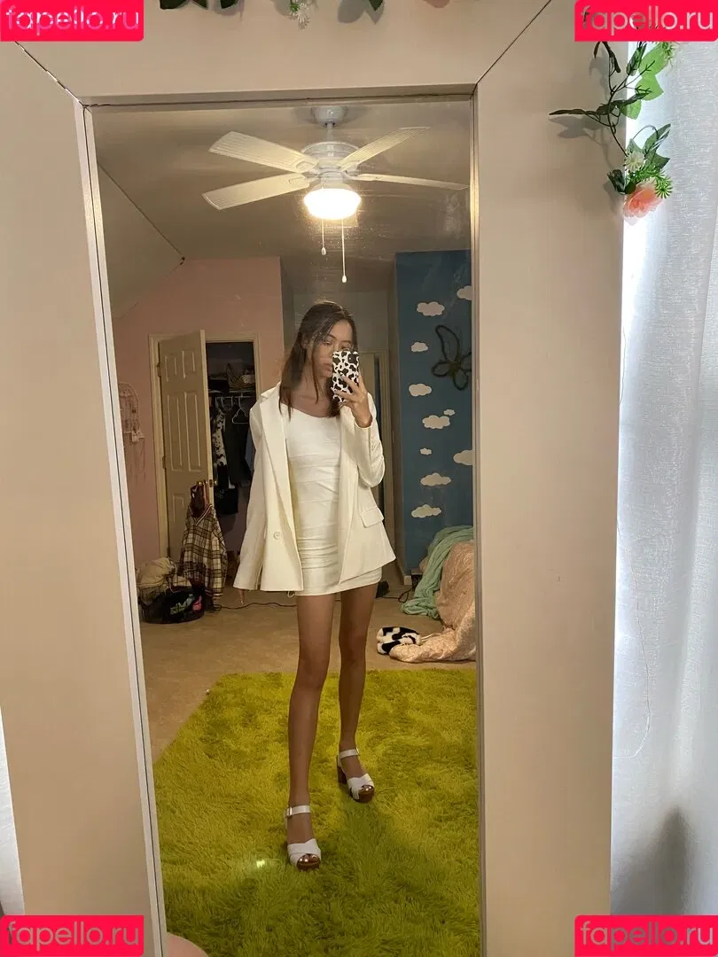 Tiptoe Tingles Onlyfans Photo Gallery 