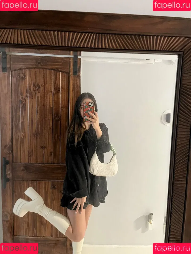 Tiptoe Tingles Onlyfans Photo Gallery 