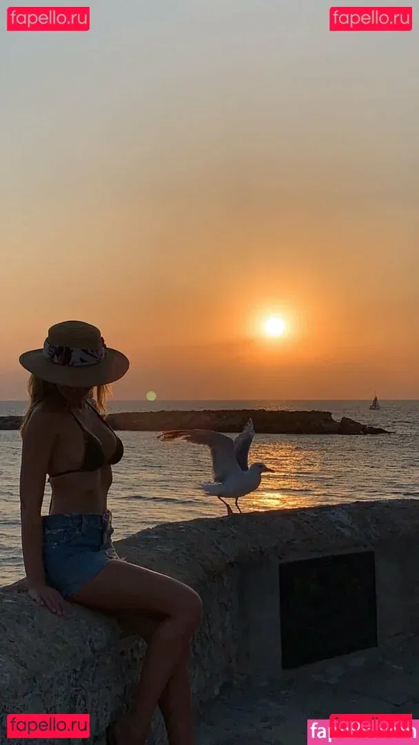 Maria Eugênia Suconic Onlyfans Photo Gallery 