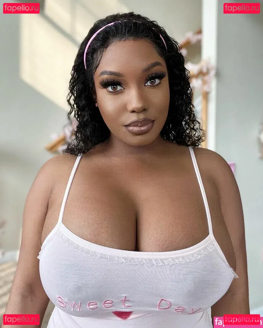 Chawanda Love Onlyfans Photo Gallery 