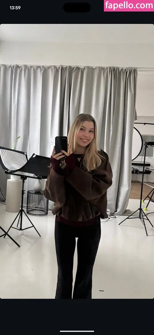 ASMR Emily Onlyfans Photo Gallery 