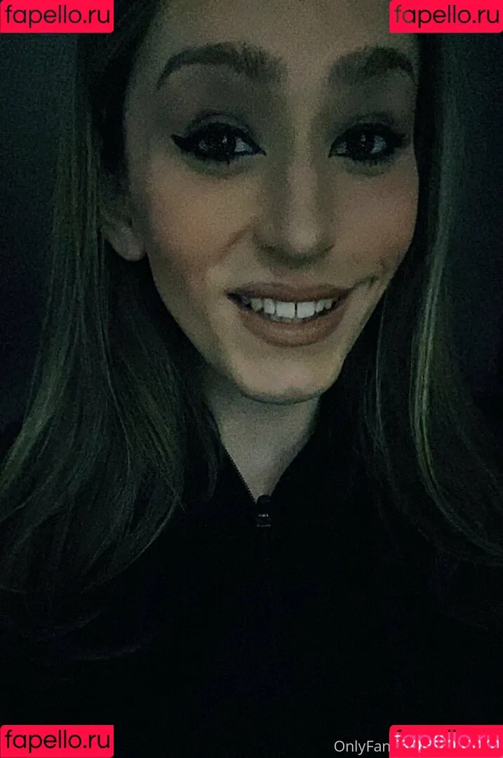 Zoeyt123 Onlyfans Photo Gallery 