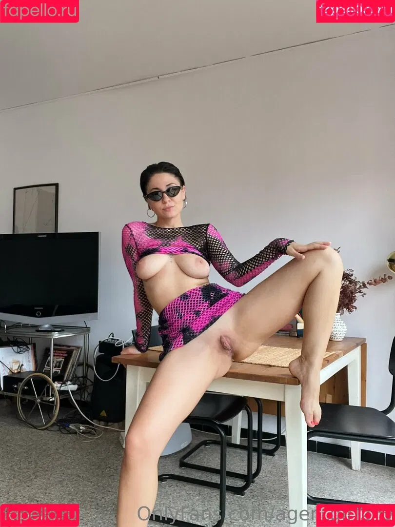 agentgirl2_0 Onlyfans Photo Gallery 