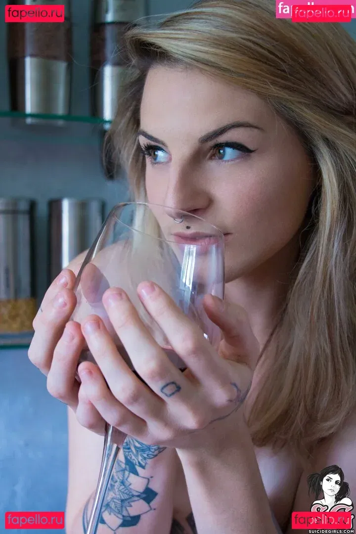 mandeelou Onlyfans Photo Gallery 