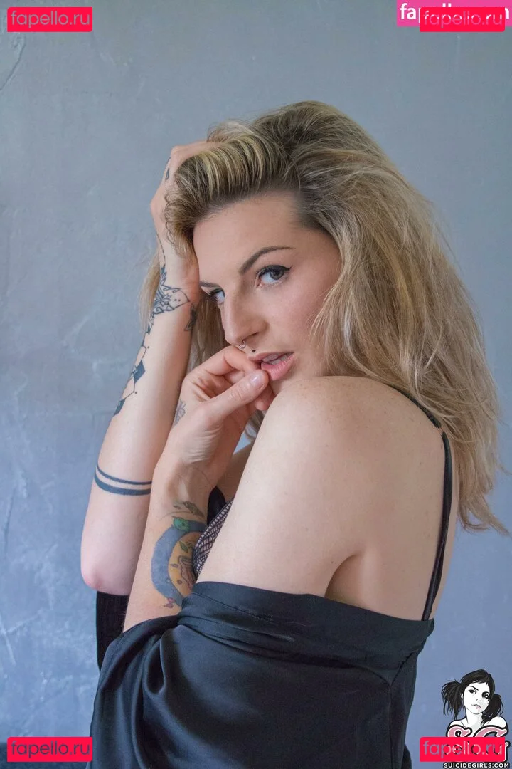 mandeelou Onlyfans Photo Gallery 