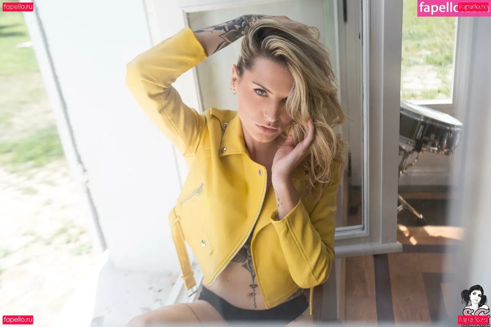 mandeelou Onlyfans Photo Gallery 