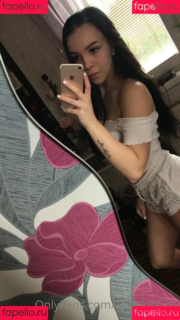 bellakissxxx Onlyfans Photo Gallery 