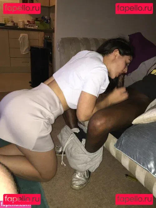 Uoungcuckuk Onlyfans Photo Gallery 