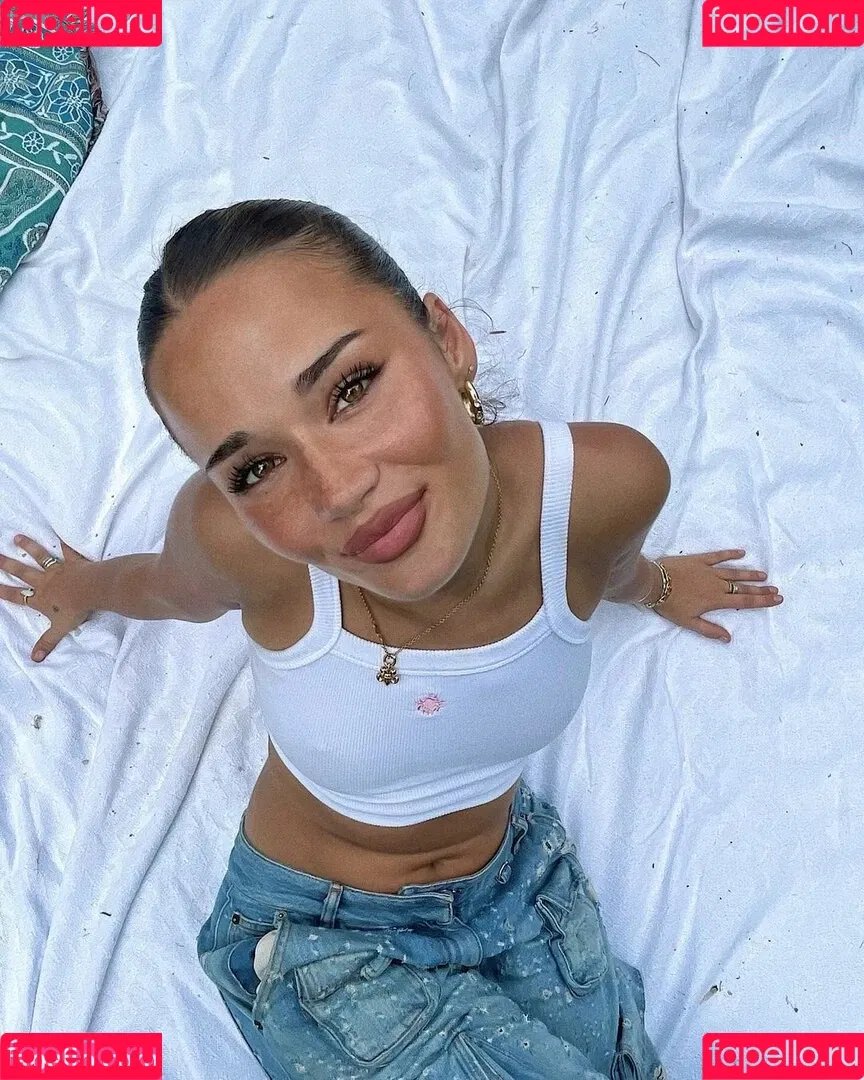 Isabelle Clarke Onlyfans Photo Gallery 