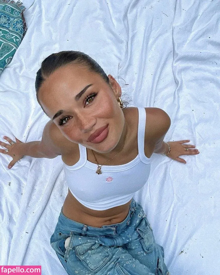 Isabelle Clarke Onlyfans Photo Gallery 