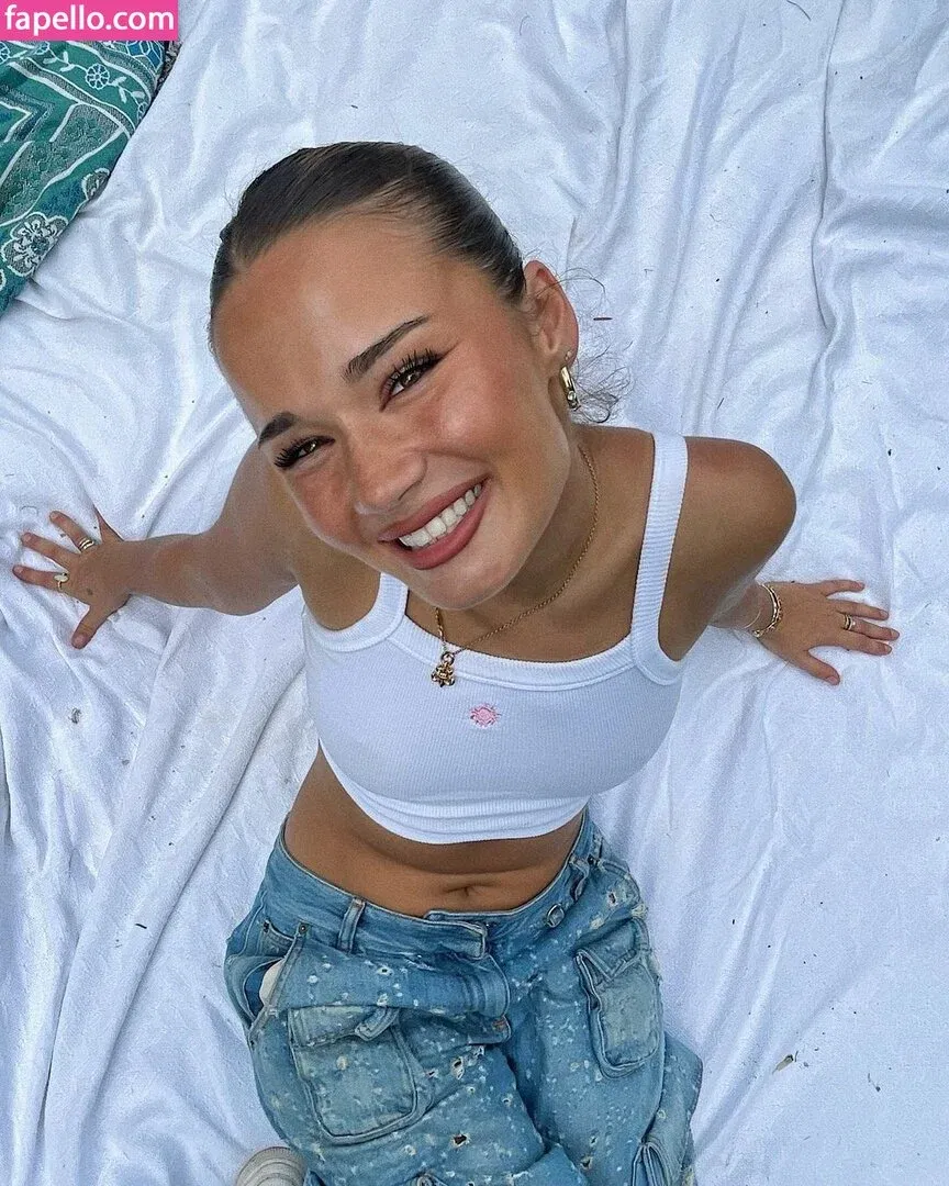 Isabelle Clarke Onlyfans Photo Gallery 