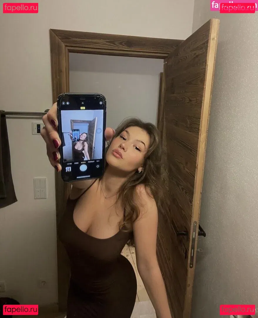 Emma Sky Onlyfans Photo Gallery 