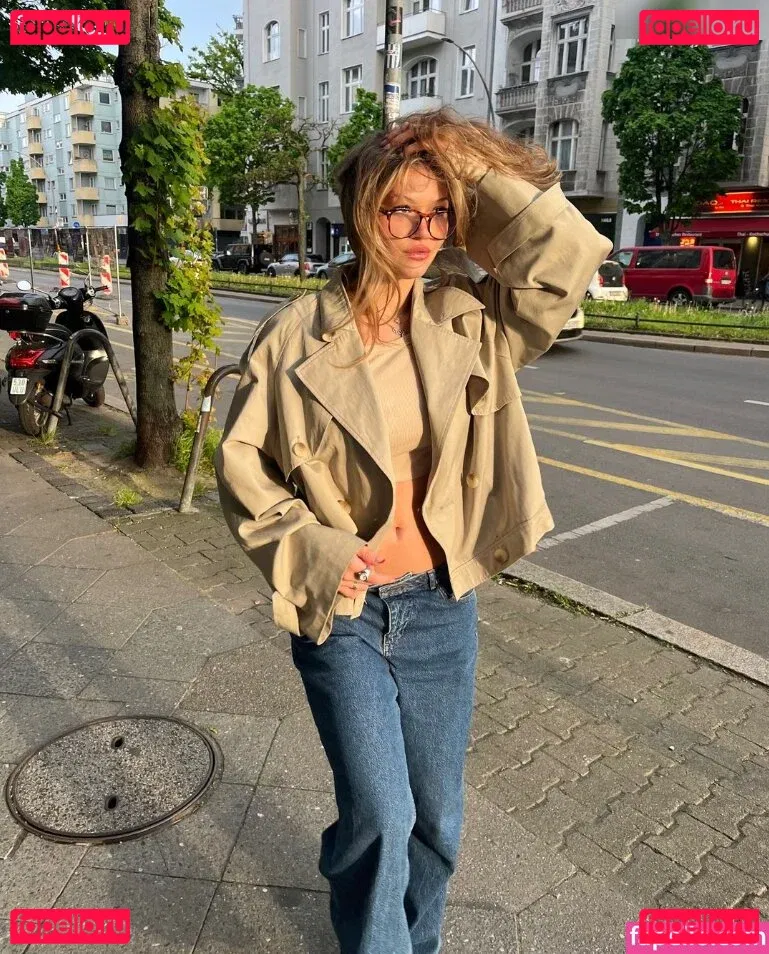 Emma Sky Onlyfans Photo Gallery 