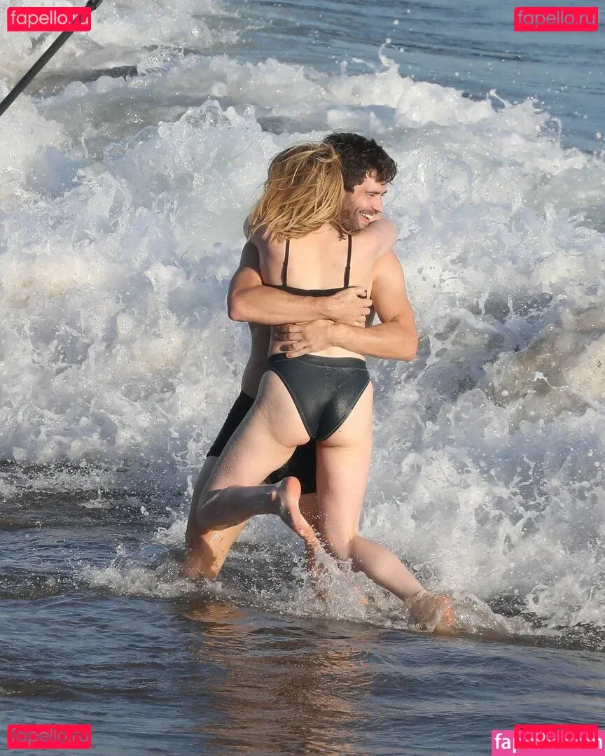 Lucy Boynton Onlyfans Photo Gallery 