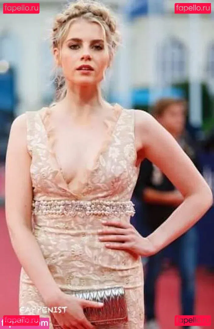 Lucy Boynton Onlyfans Photo Gallery 