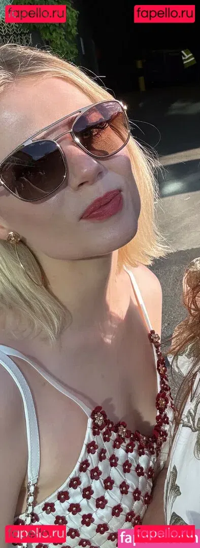 Lucy Boynton Onlyfans Photo Gallery 