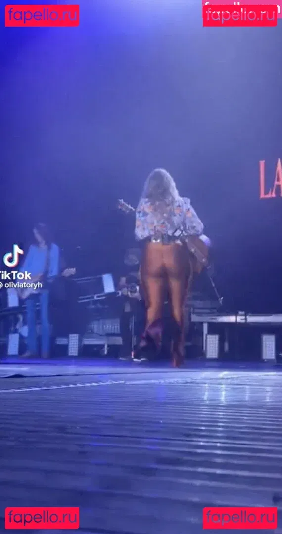 Lainey Wilson Onlyfans Photo Gallery 