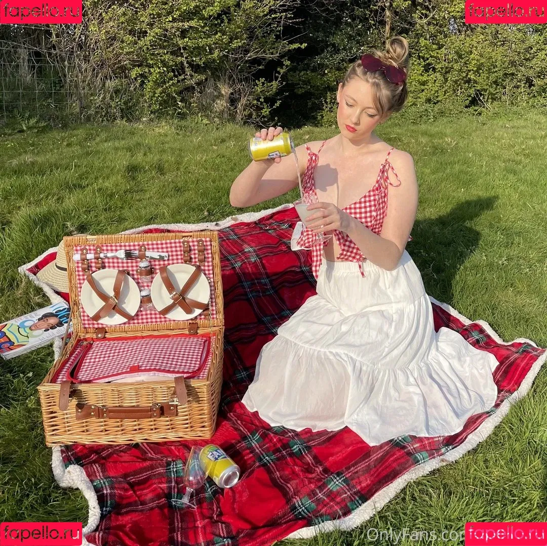Amber Farndon Onlyfans Photo Gallery 