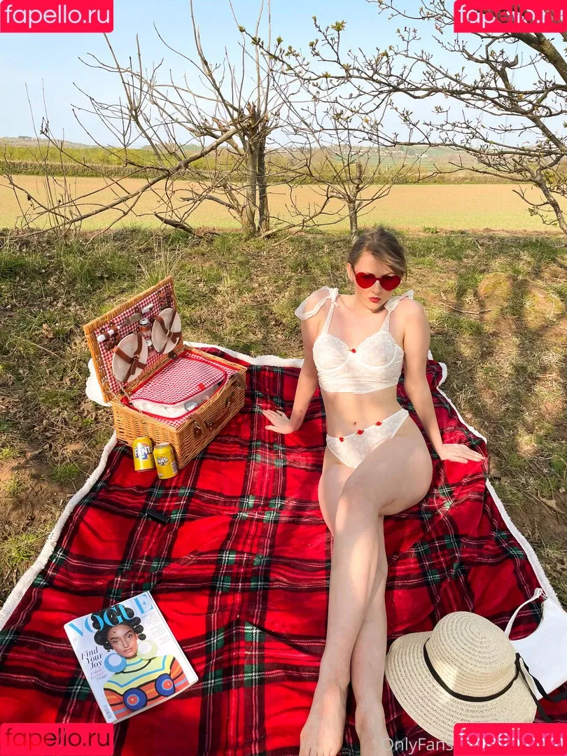 Amber Farndon Onlyfans Photo Gallery 