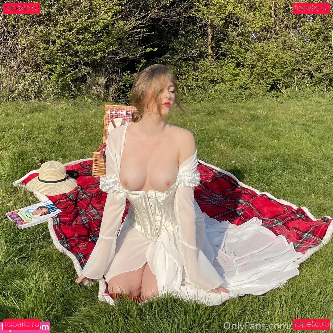 Amber Farndon Onlyfans Photo Gallery 