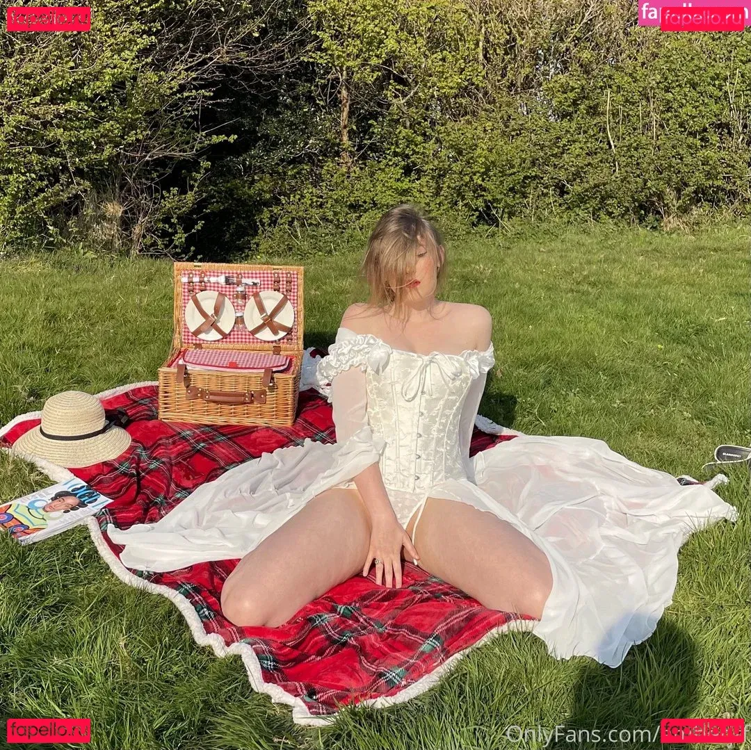 Amber Farndon Onlyfans Photo Gallery 