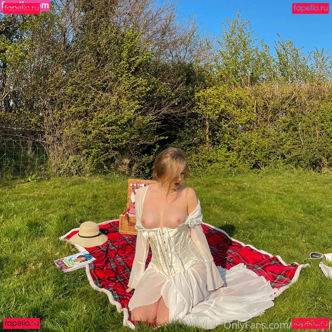 Amber Farndon Onlyfans Photo Gallery 