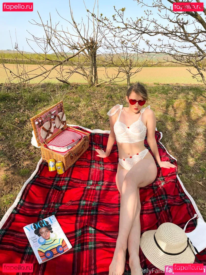 Amber Farndon Onlyfans Photo Gallery 